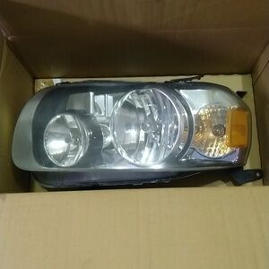2005 Ford Escape Drivers side Headlamp assembly: With used bulbs